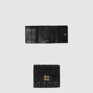 발렌티노  스몰 마테라쎄 나파 가죽 지갑 5MH033