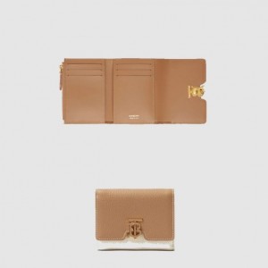 버버리 그레이니 레더 TB 컴팩트 지갑가격 80596231