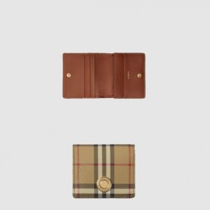 버버리 스몰 체크 바이폴드 지갑 80944251