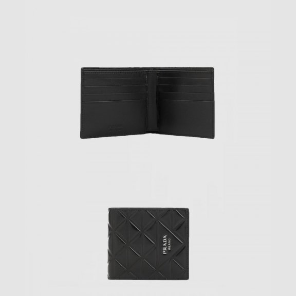 프라다 오목 엠보 가죽 지갑 2M0513