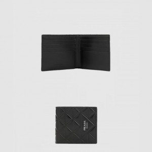 프라다 오목 엠보 가죽 지갑 2M0513
