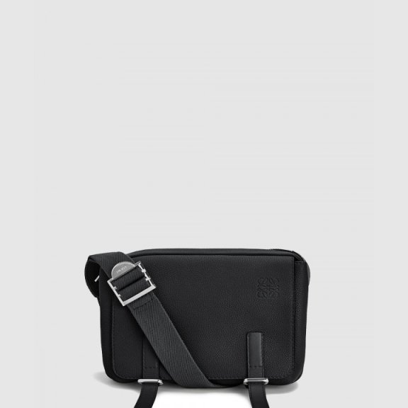 Loewe XS 밀리터리 메신저 백 소프트 그레인 카프스킨